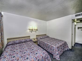 Hotel 6-pueblo, Co - I-25