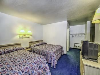 6-pueblo, Co - I-25 2* Pueblo