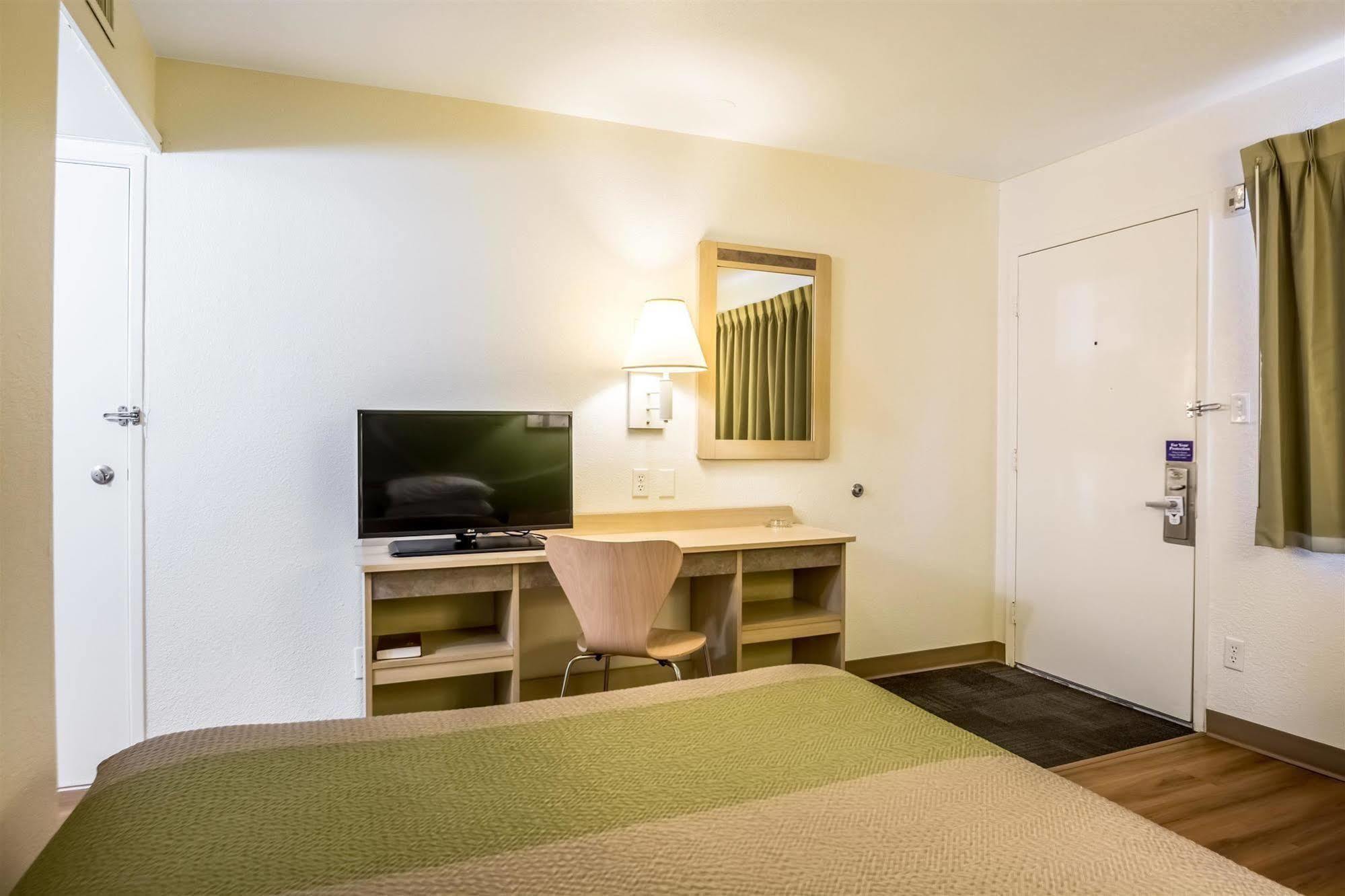 Hotel 6-pueblo, Co - I-25 Pueblo