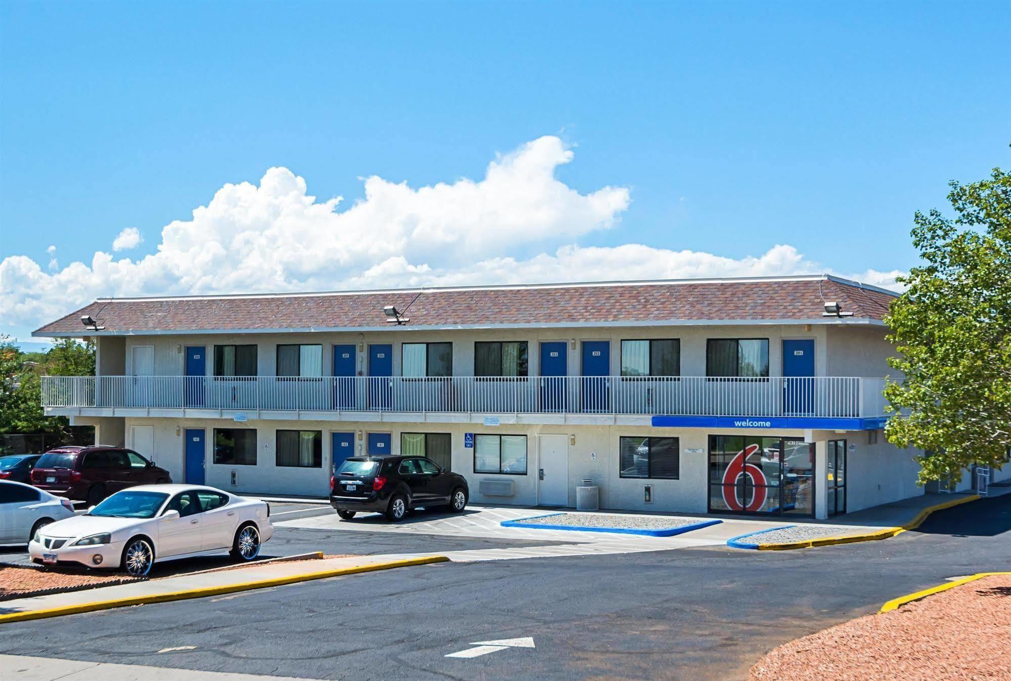6-pueblo, Co - I-25 Hotel