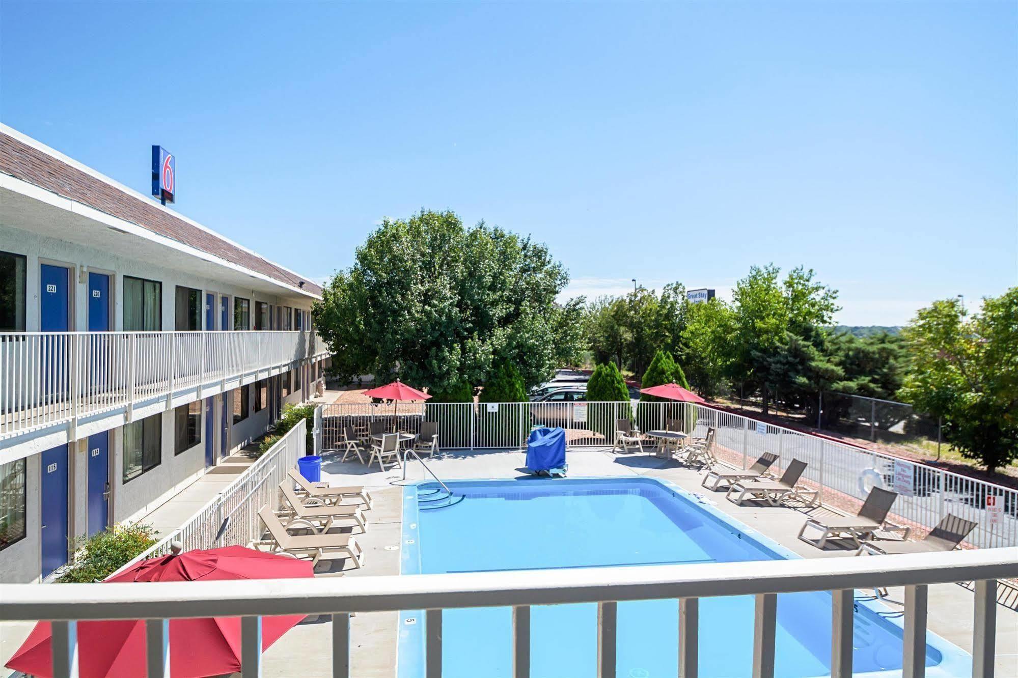 Hotel 6-pueblo, Co - I-25