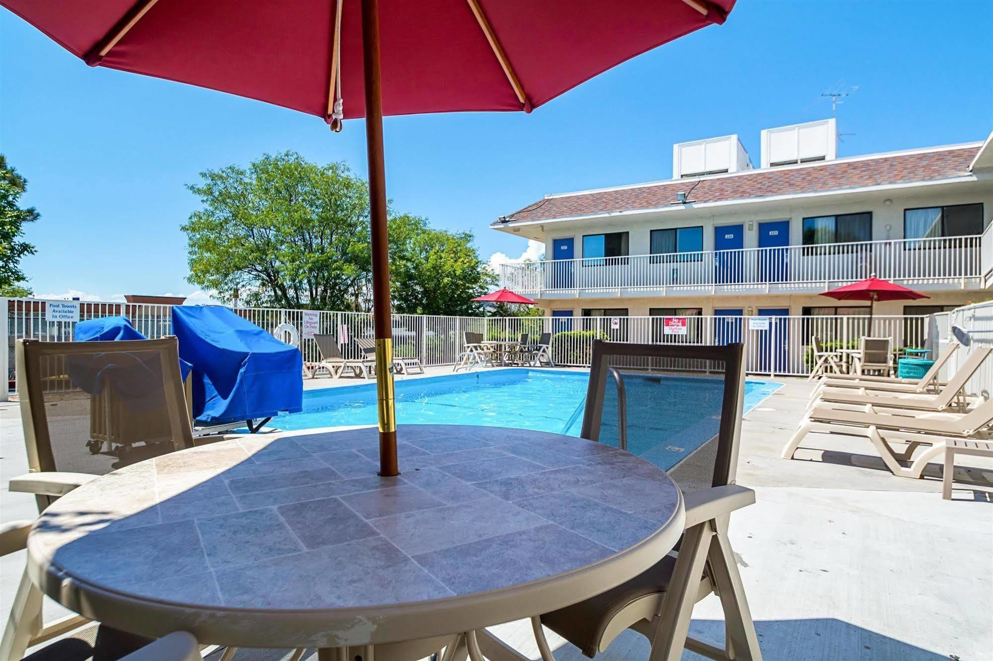 6-pueblo, Co - I-25 Hotel