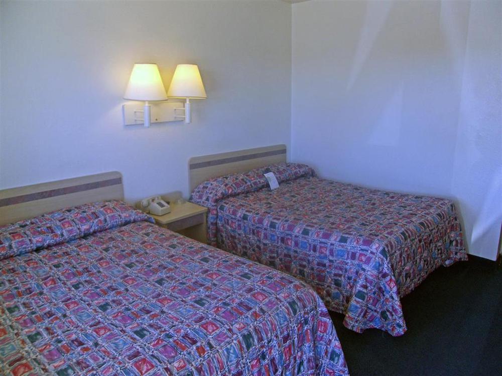 Hotel 6-pueblo, Co - I-25