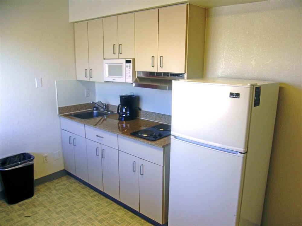 Hotel 6-pueblo, Co - I-25 Pueblo